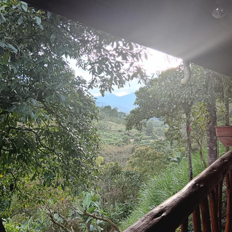 cabaña Juanes-JARDIN ANTIOQUIA - Habitación Triple con vistas a la montaña - 3