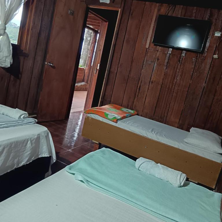 cabaña Juanes-JARDIN ANTIOQUIA - Habitación Triple con vistas a la montaña - 1