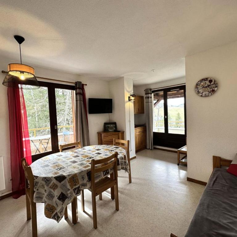 Résidence Le Grand Adret - Très belle vue sur le parc de la résidence et la montagne MAE-5643 - Apartment - 1