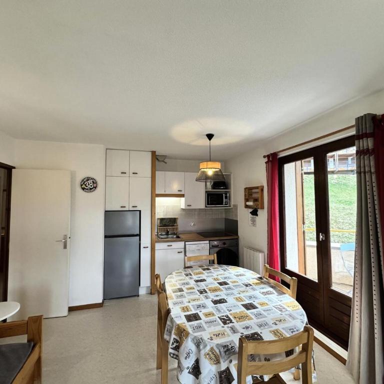 Résidence Le Grand Adret - Très belle vue sur le parc de la résidence et la montagne MAE-5643 - Apartment - 4