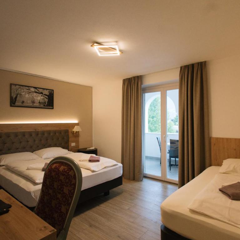 Hotel Marlingerhof - Dreibettzimmer mit Balkon - 9