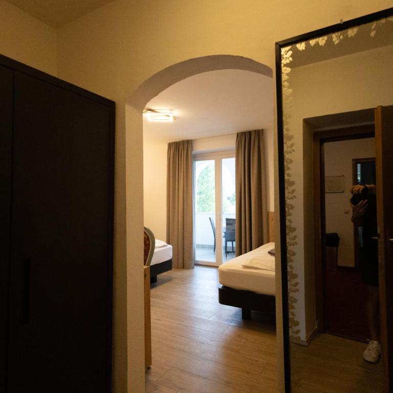 Hotel Marlingerhof - Dreibettzimmer mit Balkon - 14