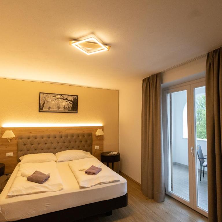 Hotel Marlingerhof - Dreibettzimmer mit Balkon - 15