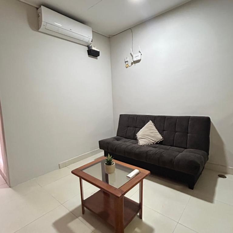 Padilla - One-Bedroom House - 1