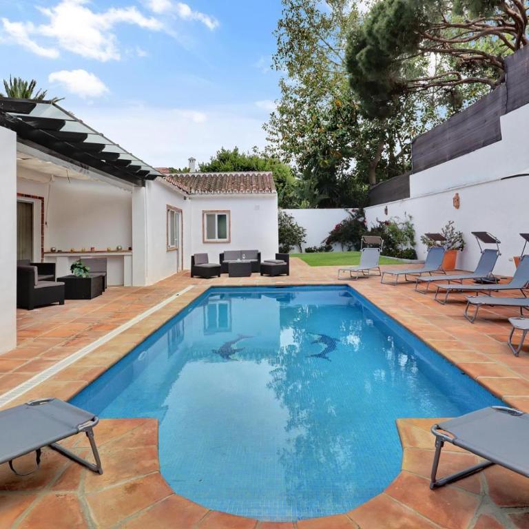 Hermosa y Amplia Casa con Piscina y Garage - Casa de 4 dormitorios - 1