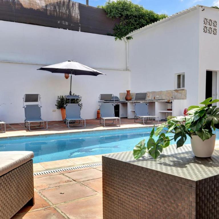 Hermosa y Amplia Casa con Piscina y Garage - Casa de 4 dormitorios - 8