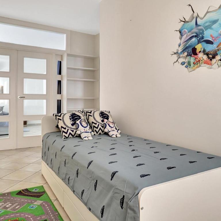 Hermosa y Amplia Casa con Piscina y Garage - Casa de 4 dormitorios - 17