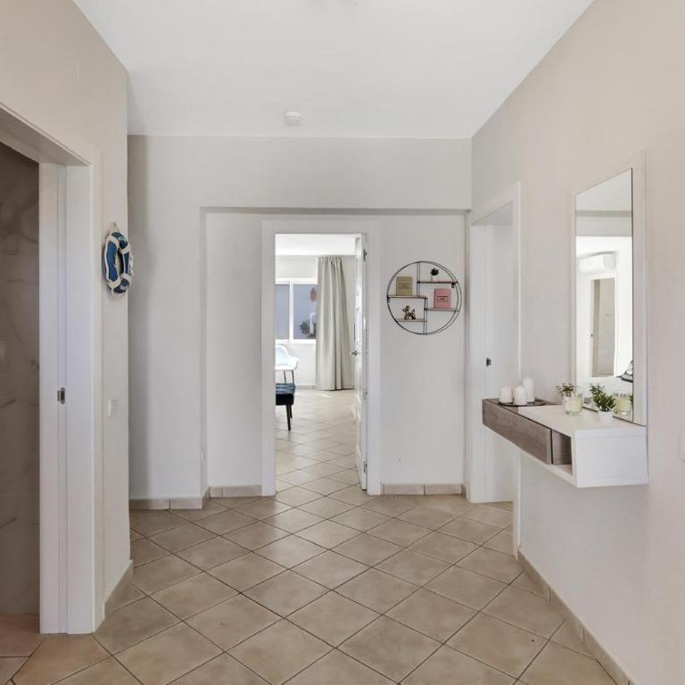 Hermosa y Amplia Casa con Piscina y Garage - Casa de 4 dormitorios - 19