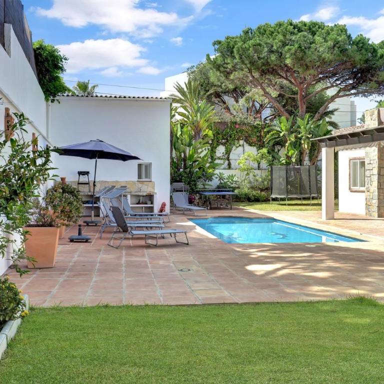 Hermosa y Amplia Casa con Piscina y Garage - Casa de 4 dormitorios - 22