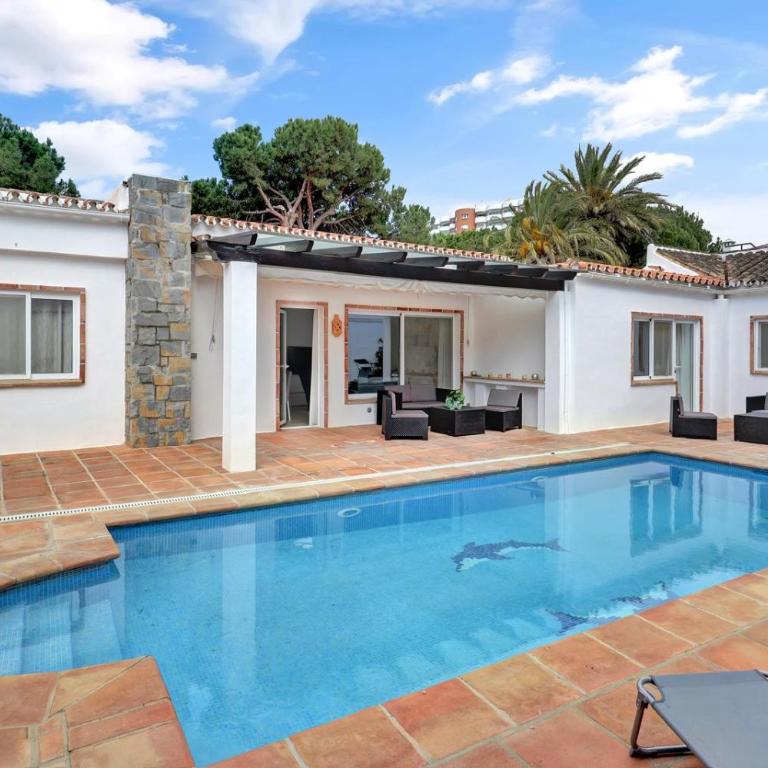 Hermosa y Amplia Casa con Piscina y Garage - Casa de 4 dormitorios - 24