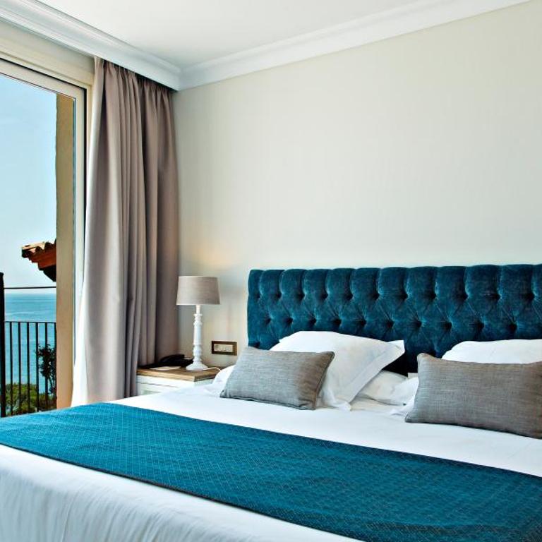Hotel Aigua Blava - Habitación Doble con terraza y vistas al mar/playa - 1 cama doble o 2 individuales - 3