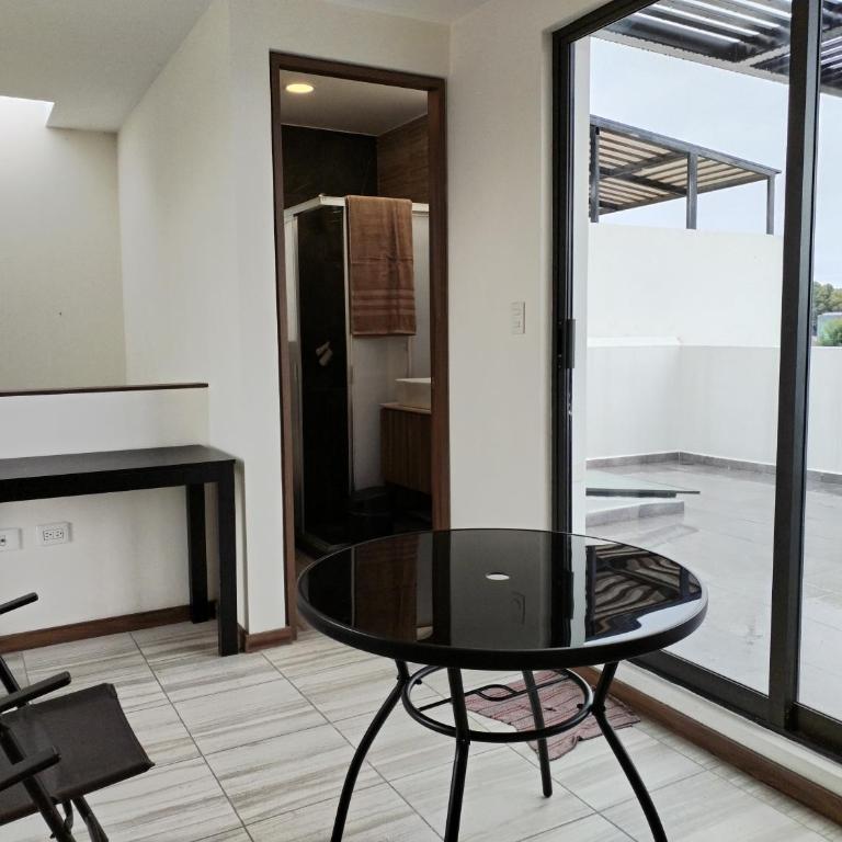 CASA MODERNA y SEMINUEVA EN RESIDENCIAL PRIVADO y TRANQUILO - Four-Bedroom House - 13
