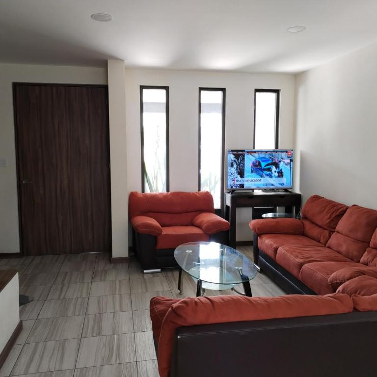 CASA MODERNA y SEMINUEVA EN RESIDENCIAL PRIVADO y TRANQUILO - Four-Bedroom House - 3
