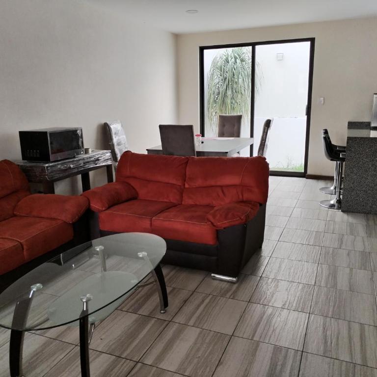 CASA MODERNA y SEMINUEVA EN RESIDENCIAL PRIVADO y TRANQUILO - Four-Bedroom House - 4