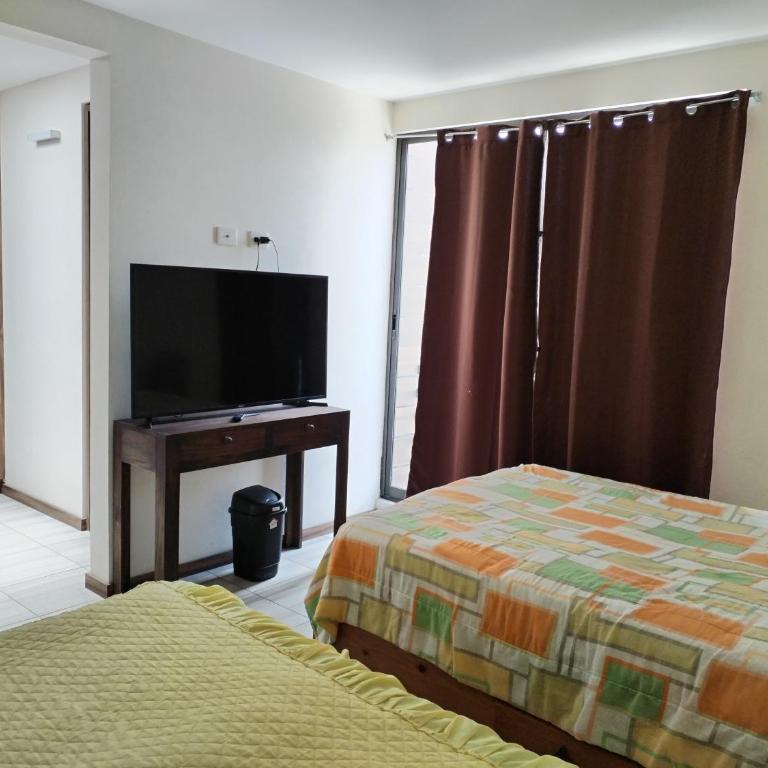 CASA MODERNA y SEMINUEVA EN RESIDENCIAL PRIVADO y TRANQUILO - Four-Bedroom House - 8