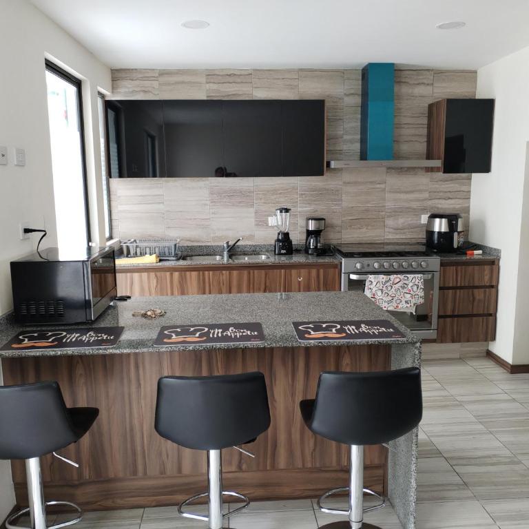 CASA MODERNA y SEMINUEVA EN RESIDENCIAL PRIVADO y TRANQUILO - Four-Bedroom House - 6