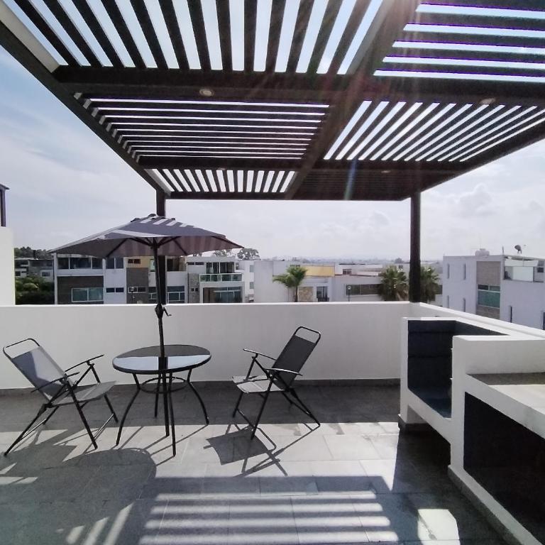 CASA MODERNA y SEMINUEVA EN RESIDENCIAL PRIVADO y TRANQUILO - Four-Bedroom House - 18