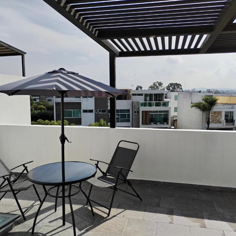 CASA MODERNA y SEMINUEVA EN RESIDENCIAL PRIVADO y TRANQUILO - Four-Bedroom House - 17