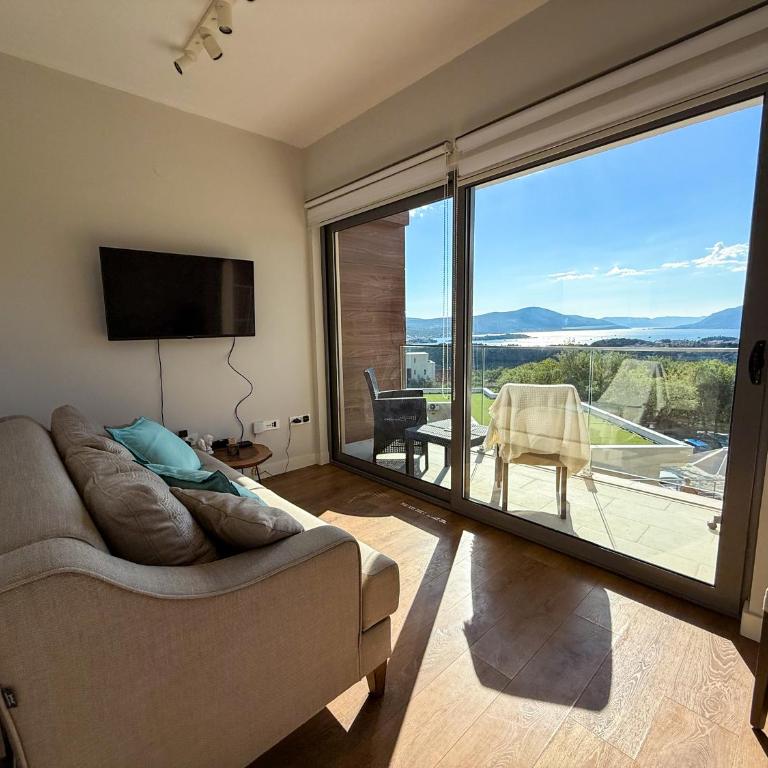 SeaView Suite with Pool near Tivat Airport by Solea Vacation Homes - One-Bedroom Apartment - 6