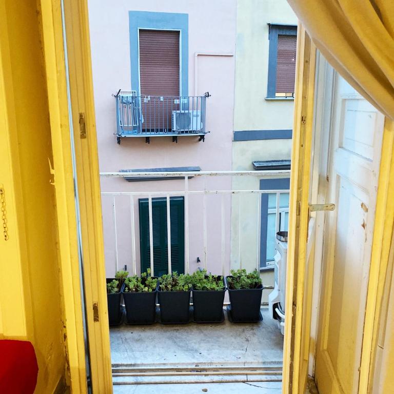 Vecchia Napoli Vesuvio - Camera Familiare con Balcone - 12