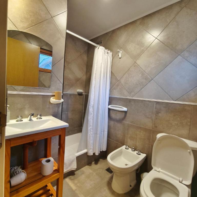 Departamentos Lonquimay - Triple Room with Private Bathroom - 5