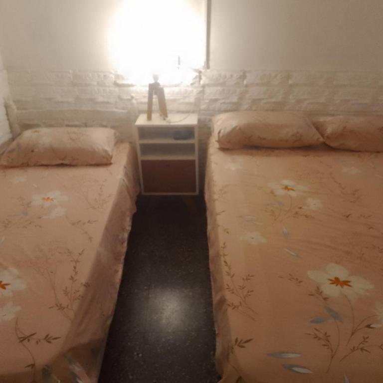 Hostel Trinidad - Basic Triple Room with Shared Bathroom - 1
