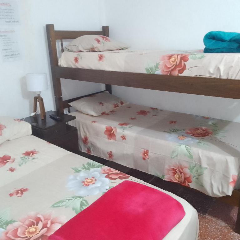 Hostel Trinidad - Standard Quadruple Room - 3