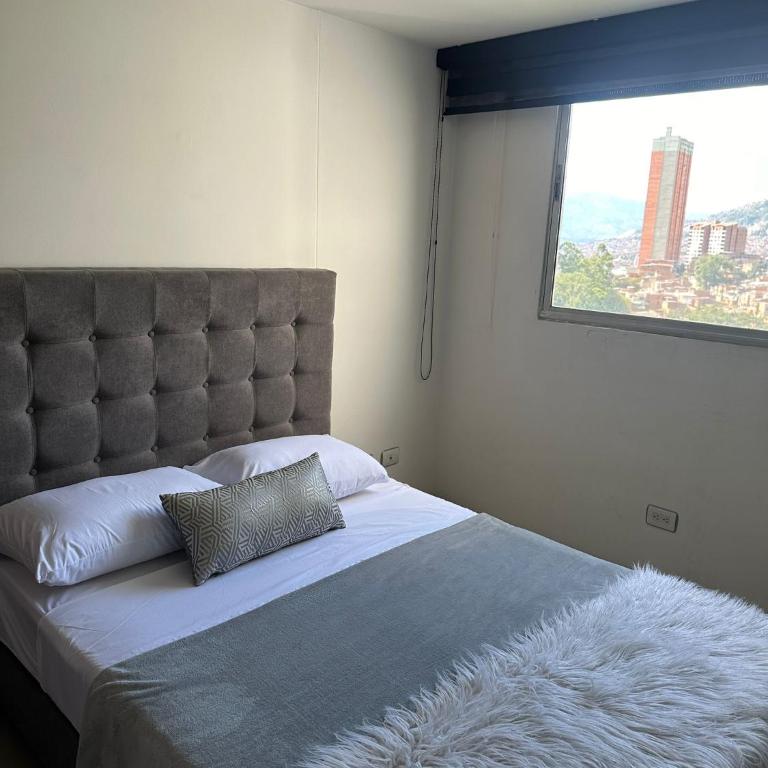 Hermoso apartamento en El Poblado con linda vista - Apartamento con balcón - 13