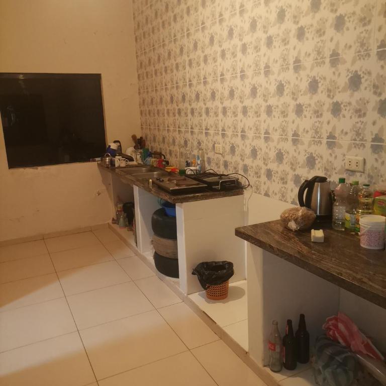 Habitación con baño privado mas servicio de taxi aeropuerto - One-Bedroom Apartment - 6