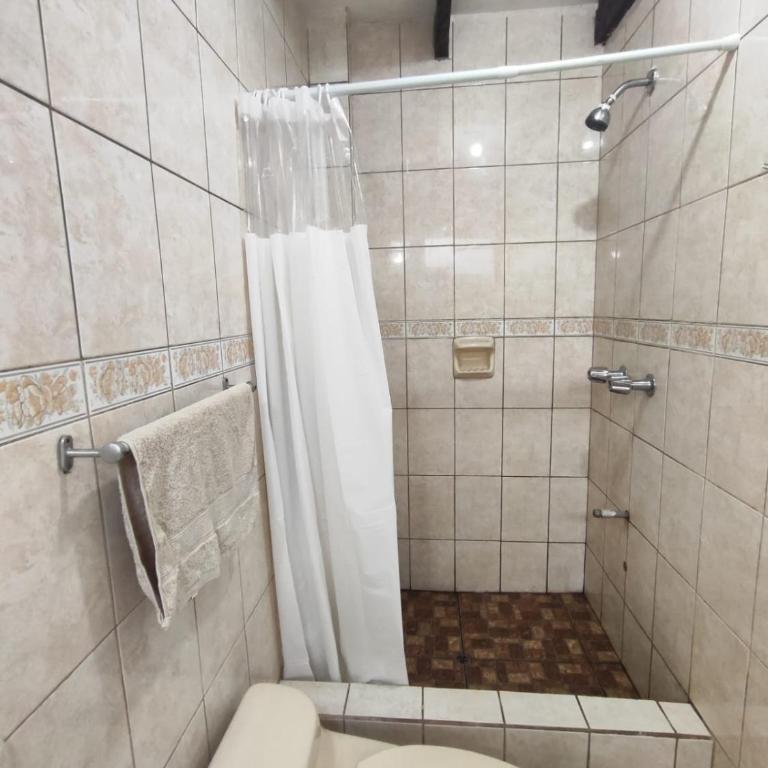 Amplia habitación independiente Larcomar - One-Bedroom Apartment - 12