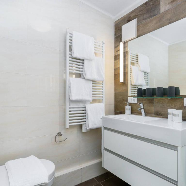 Kitz-Heart Apartments by Alpine Host Helpers - Apartment with Terrace - 15
