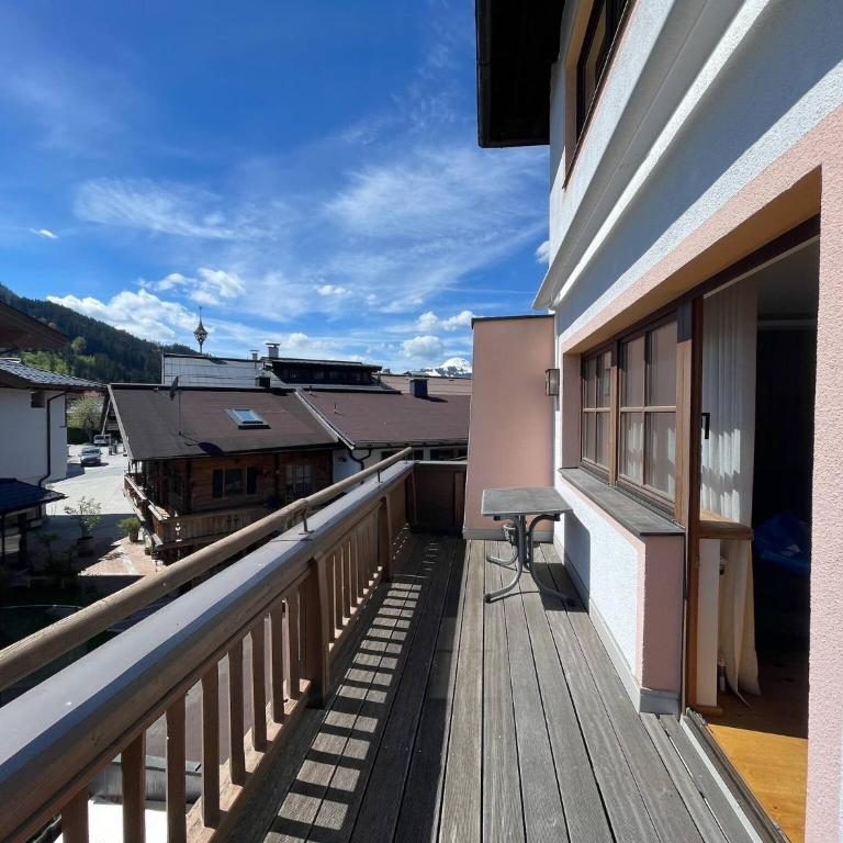 Premium Apartment Zentral by Alpine Host Helpers - Apartment mit 1 Schlafzimmer und Balkon - 2