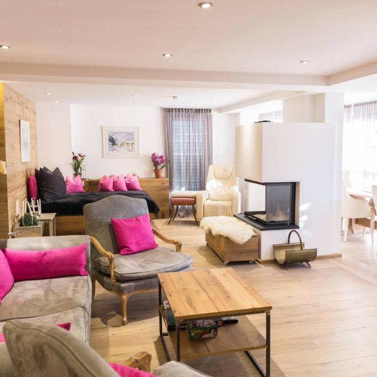 Trendguide Suites - Deluxe Apartment mit Balkon und 2 Schlafzimmern - 1
