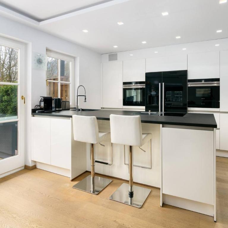 Kitz-Heart Apartments by Alpine Host Helpers - Apartment with Garden View - 1
