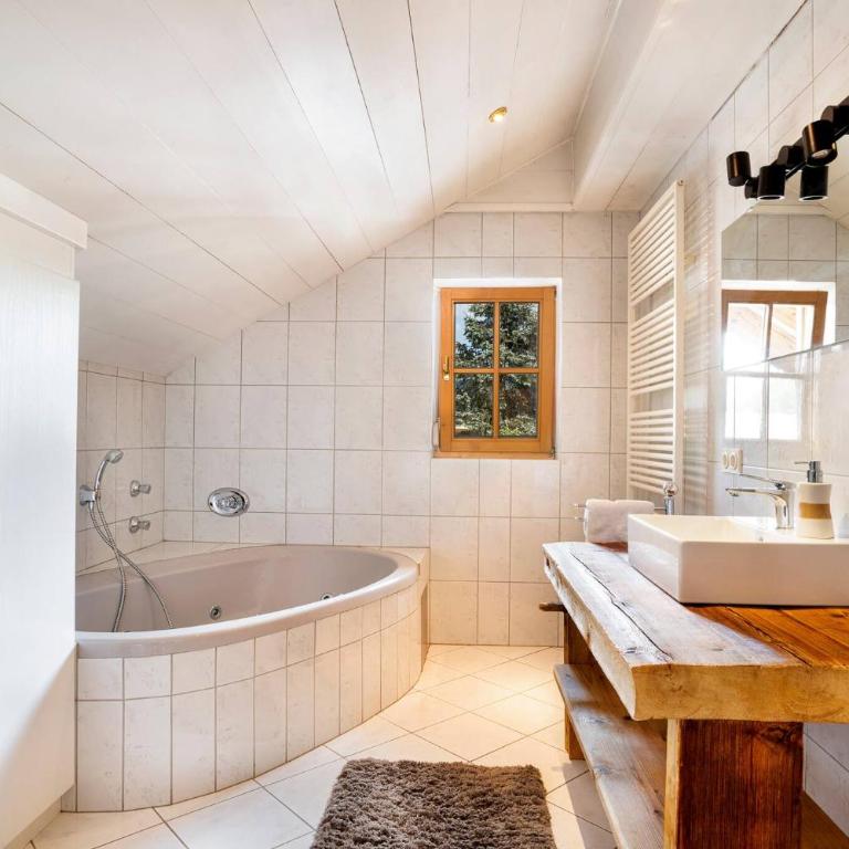 KitzAlps Apartments by Alpine Host Helpers - Superior Apartment - 11