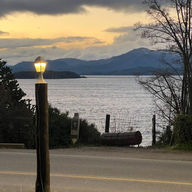 Hermosas Cabañas frente con vista al Nahuel Huapi - Apartamento - 16