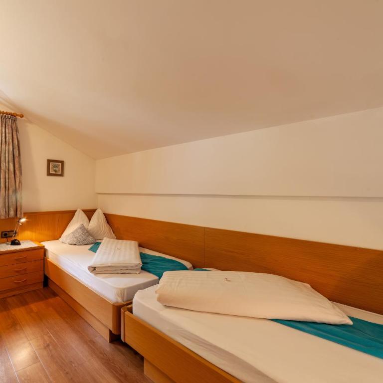 Almhotel Bergerhof - Zweibettzimmer mit Balkon - 13
