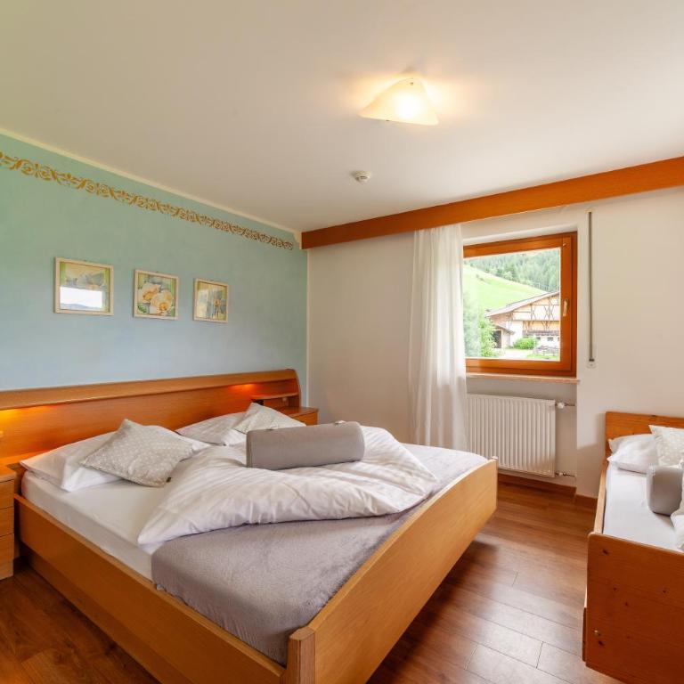 Almhotel Bergerhof - Dreibettzimmer mit Balkon - 12