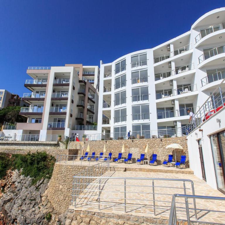 Nautilus Apartments - Two-Bedroom Apartment with Balcony and Sea View - 2