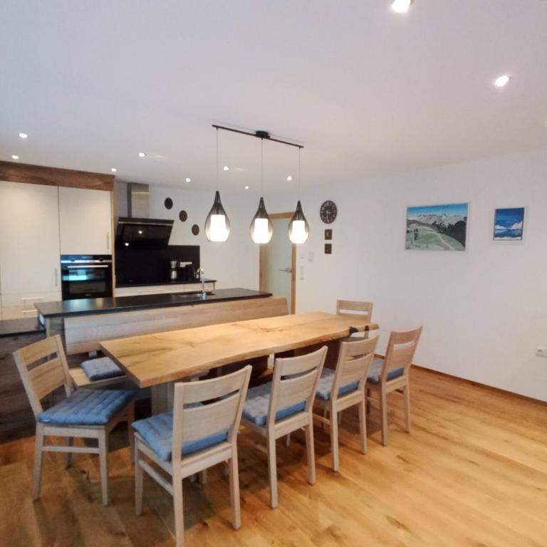 High-quality holiday apartment in Oberkrimml near waterfalls - Ferienhaus mit 3 Schlafzimmern - 2