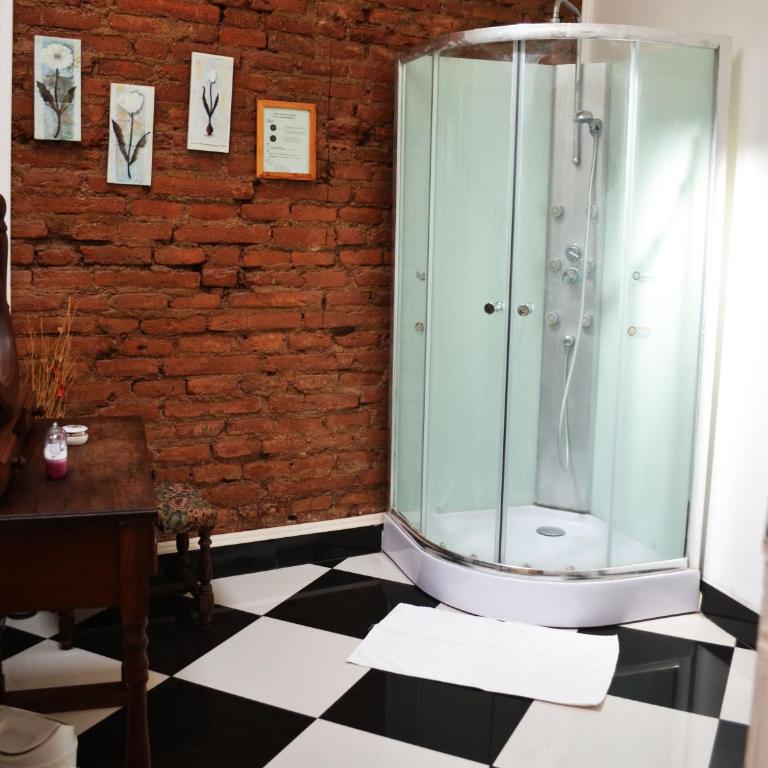 La Casa Piola - Bed in 6-Bed Dormitory Room - 4