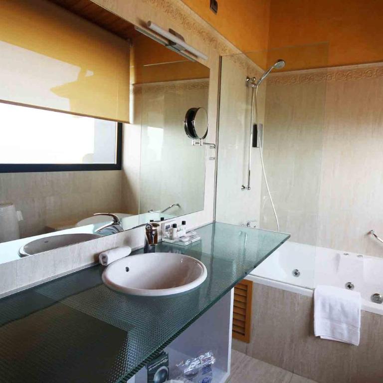 Estela Barcelona - Suite con bañera de hidromasaje y cama grande - 3