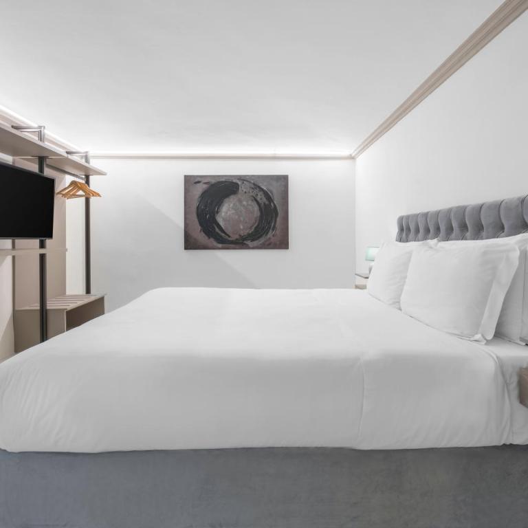 Hotel Adamas - Family Room - 11