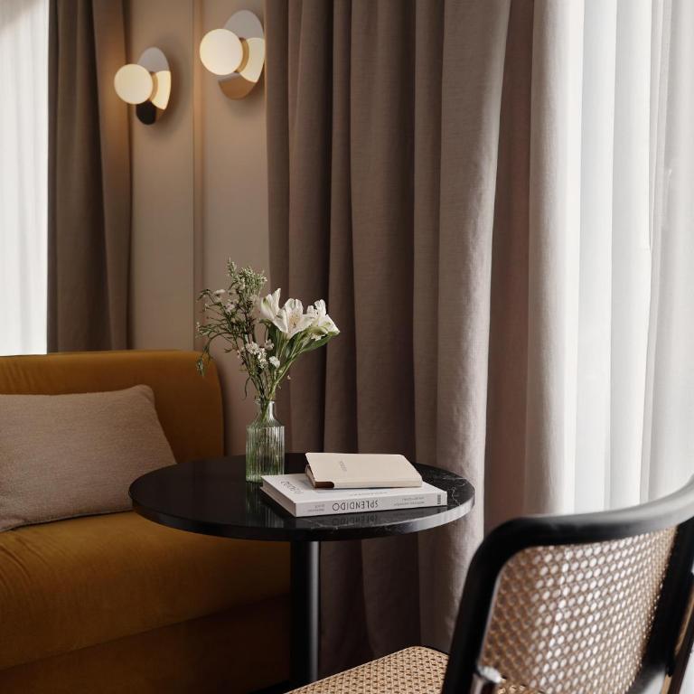 Bob W Münchner Freiheit - Original Zimmer - Terrasse - 5