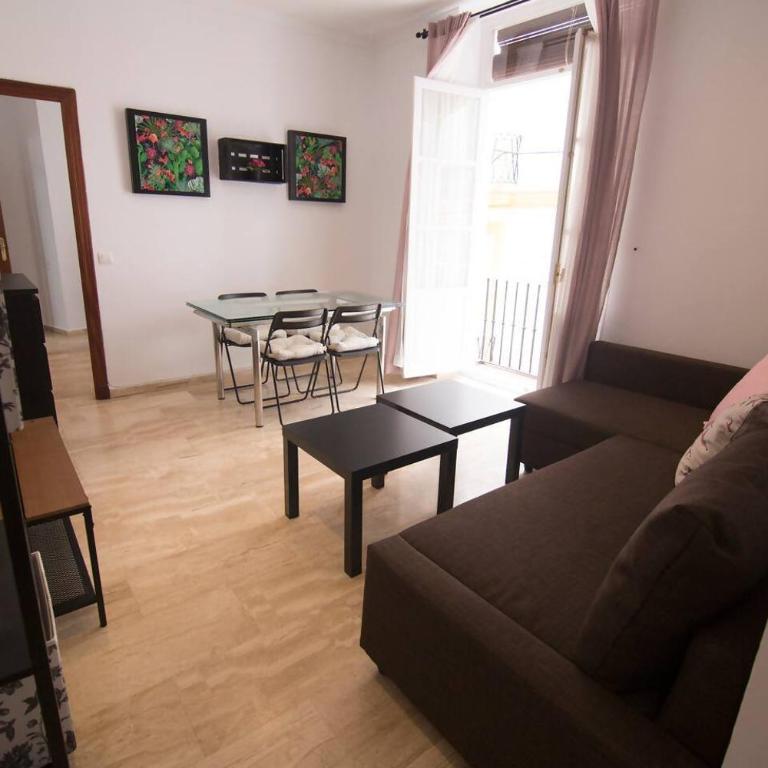 Extraordinario Piso, Junto a Playa y Pleno Centro - Apartamento - 2