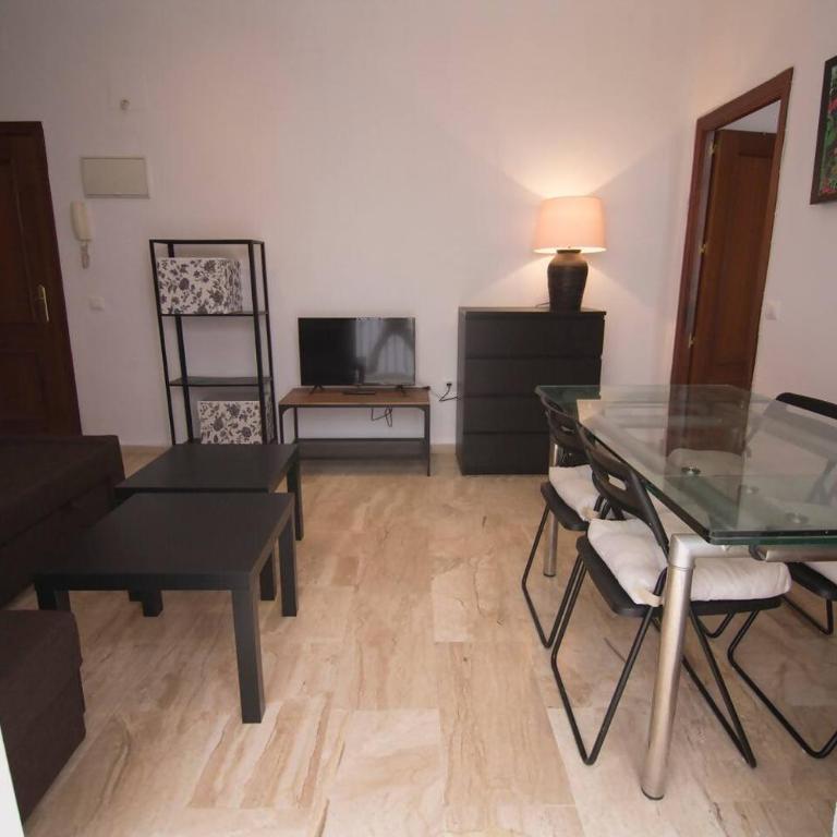 Extraordinario Piso, Junto a Playa y Pleno Centro - Apartamento - 4
