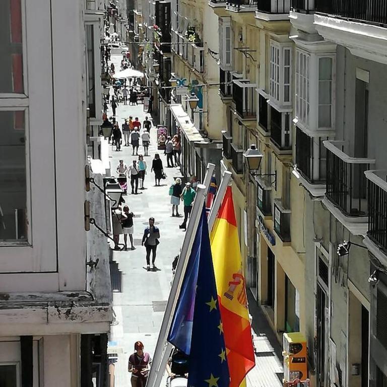 Extraordinario Piso, Junto a Playa y Pleno Centro - Apartamento - 6