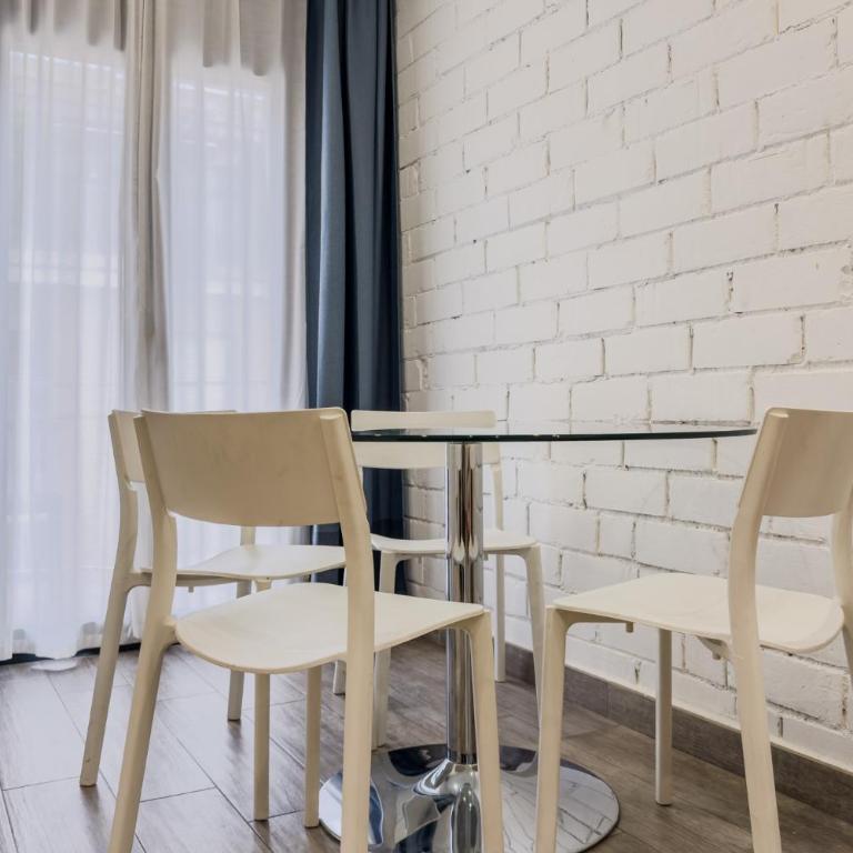 Novus Homes Barcelona Santa Eulalia - Apartamento de 3 dormitorios con balcón - 12