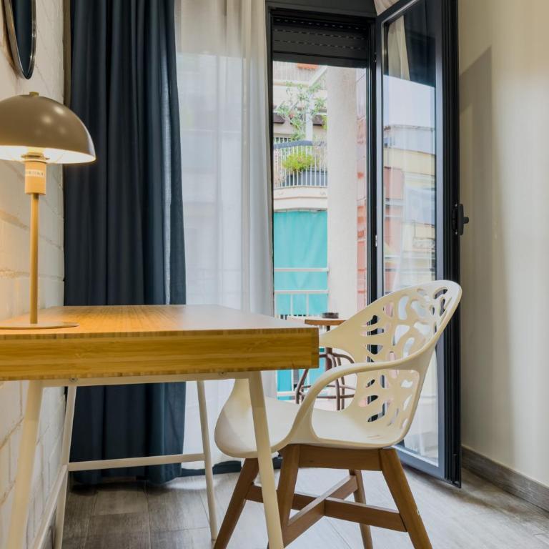 Novus Homes Barcelona Santa Eulalia - Apartamento de 3 dormitorios con balcón - 13