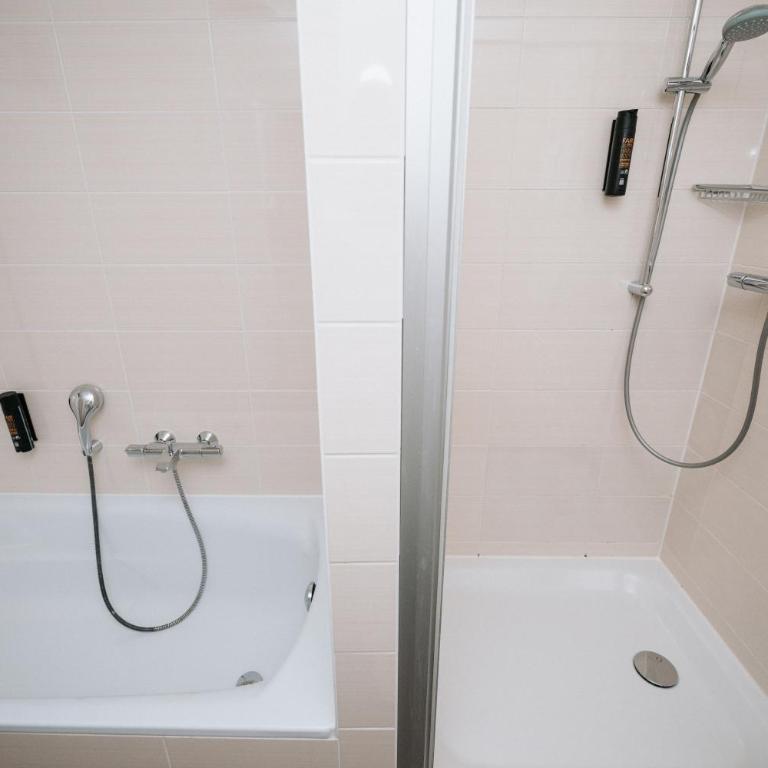 Coffee Fellows Hotel München-Freiham - Two-Bedroom Apartment - 11